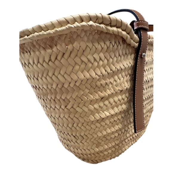 Loewe x Paula’s Ibiza Basket Bag in Palm Leaf with Leather Handles - Picture 10 of 16